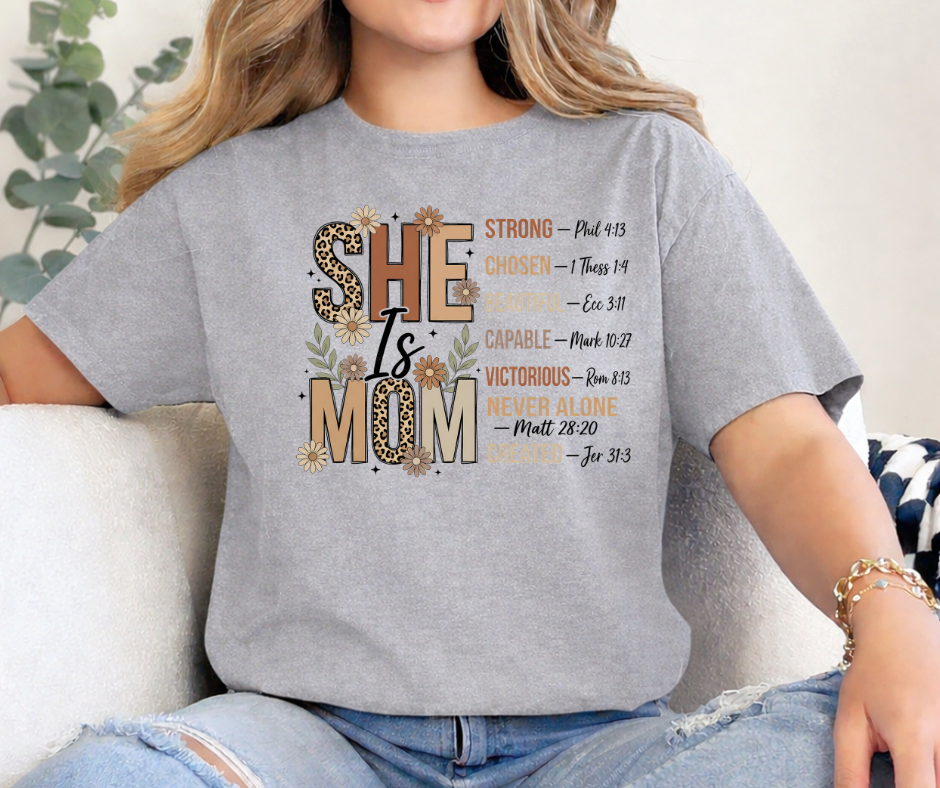 CAMISETA SHE IS MOM