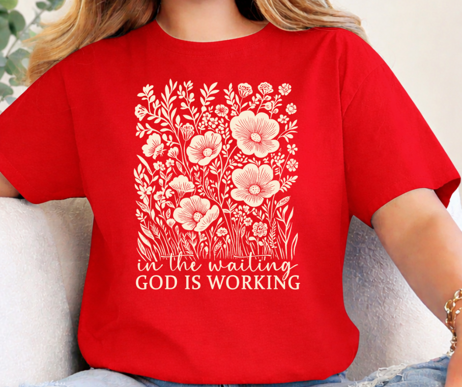 CAMISETA GOD IS WORKING